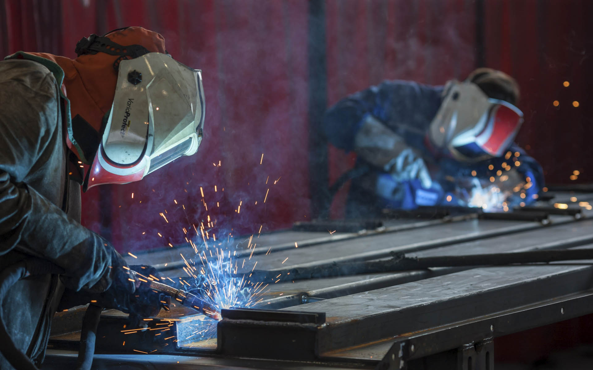 Steel construction welder in Teccon production